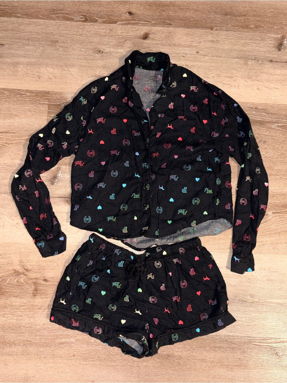 PINK Victoria's Secret Black Multicolor Logo & Heart Pajama Set